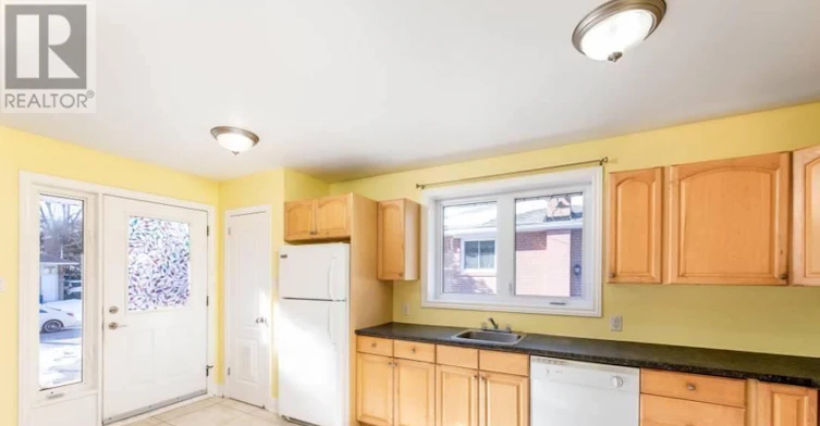 MAIN-262 Penn Avenue, Newmarket, ON, L3Y 2S6 - 6