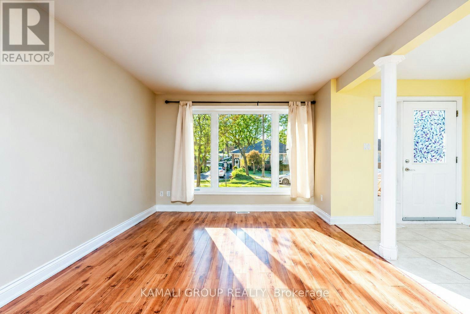 MAIN-262 Penn Avenue, Newmarket, ON, L3Y 2S6 - 3