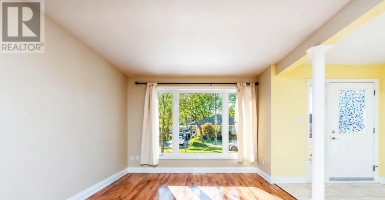 MAIN-262 Penn Avenue, Newmarket, ON, L3Y 2S6 - 3