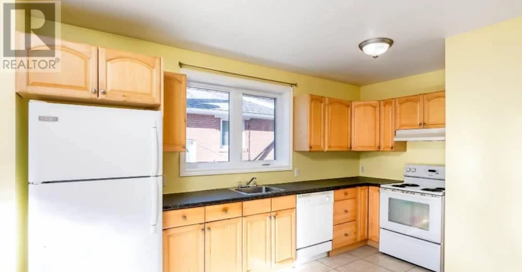 MAIN-262 Penn Avenue, Newmarket, ON, L3Y 2S6 - 5