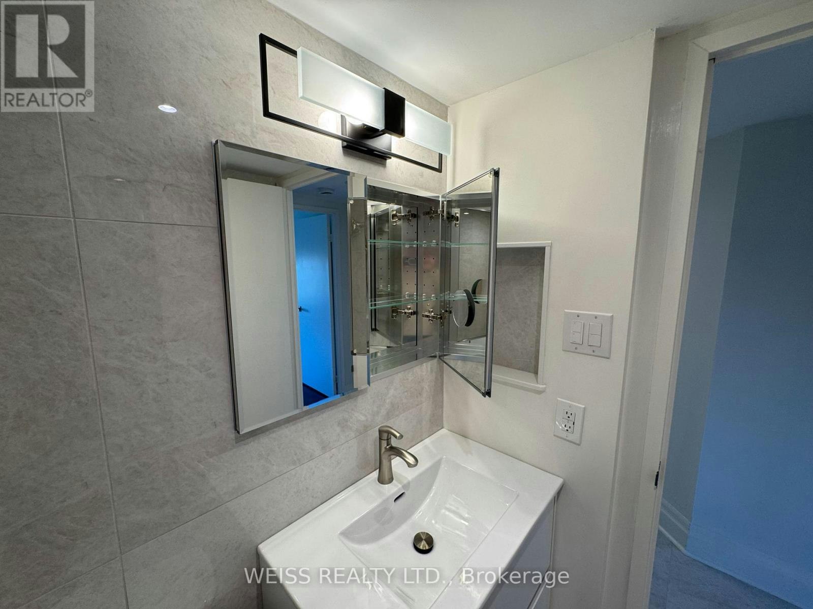 904-7460 Bathurst Street, Vaughan, ON, L4J 7K9 - 17