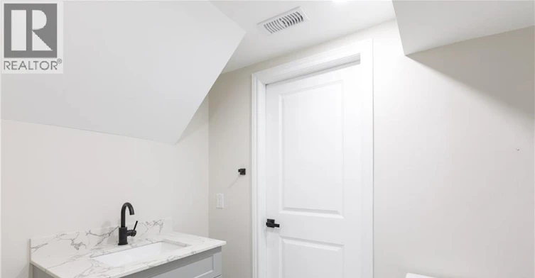 Lower-11 Algonquin Court, Hamilton, ON, L8T 4T2 - 13