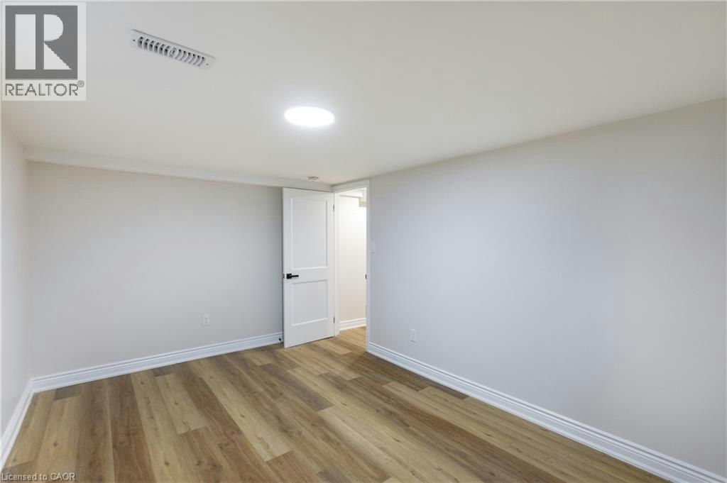 Lower-11 Algonquin Court, Hamilton, ON, L8T 4T2 - 17