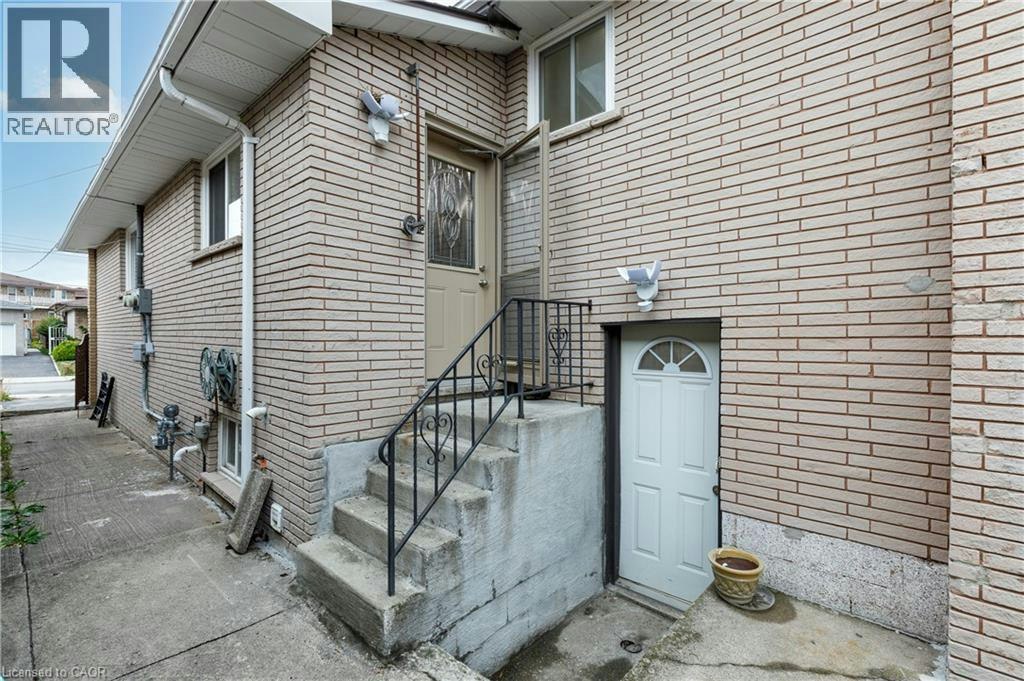 Lower-11 Algonquin Court, Hamilton, ON, L8T 4T2 - 2