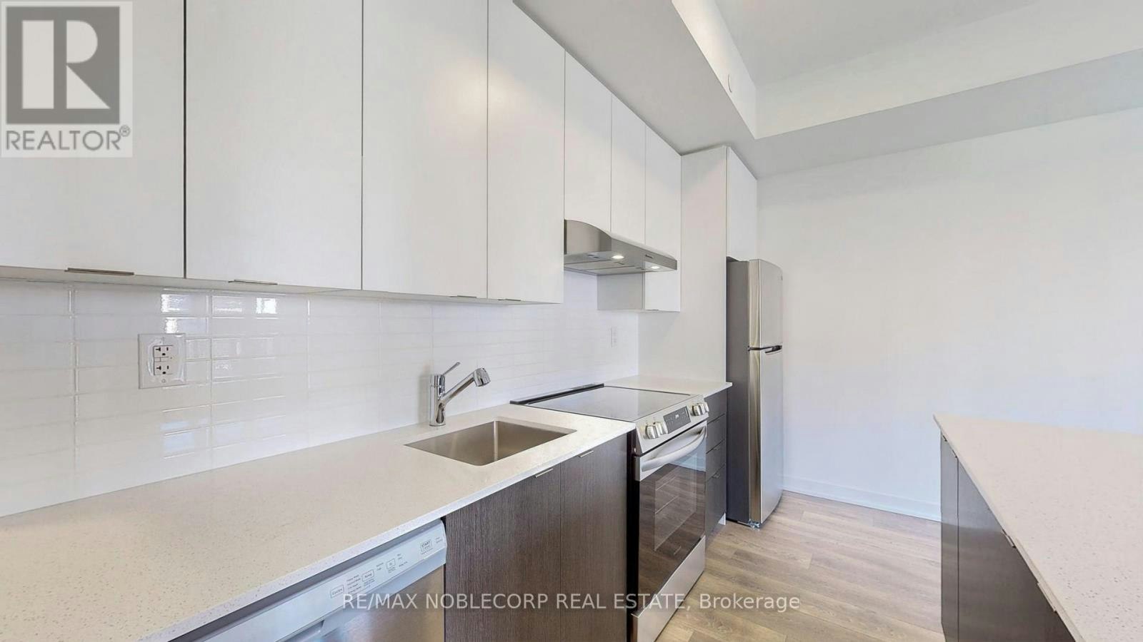 205-145 Canon Jackson Drive, Toronto, ON, M6M 2G1 - 10