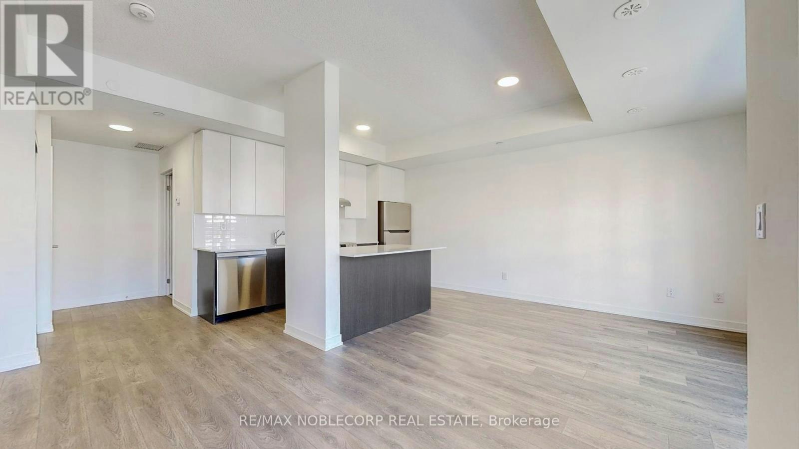 205-145 Canon Jackson Drive, Toronto, ON, M6M 2G1 - 3