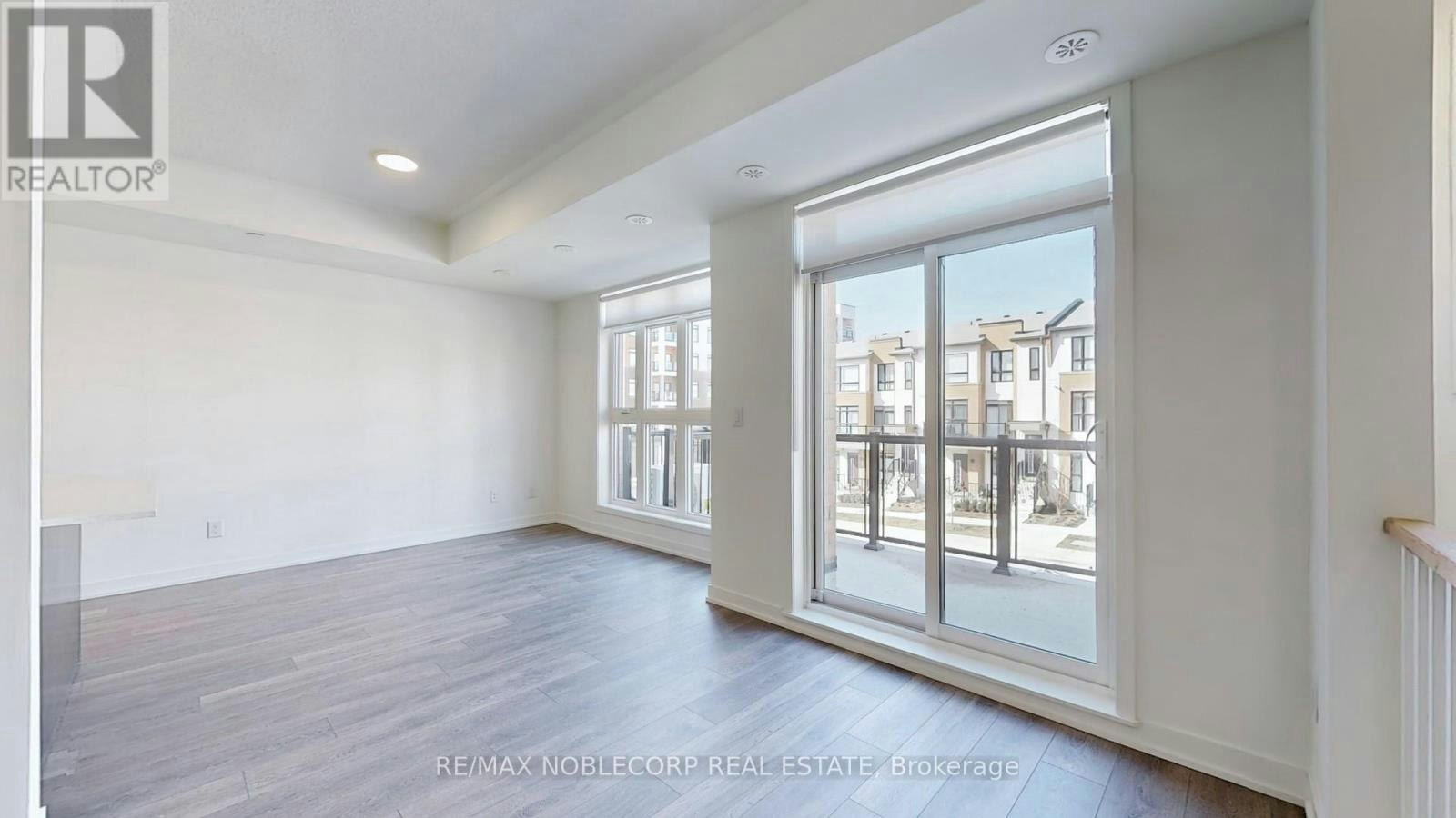205-145 Canon Jackson Drive, Toronto, ON, M6M 2G1 - 7