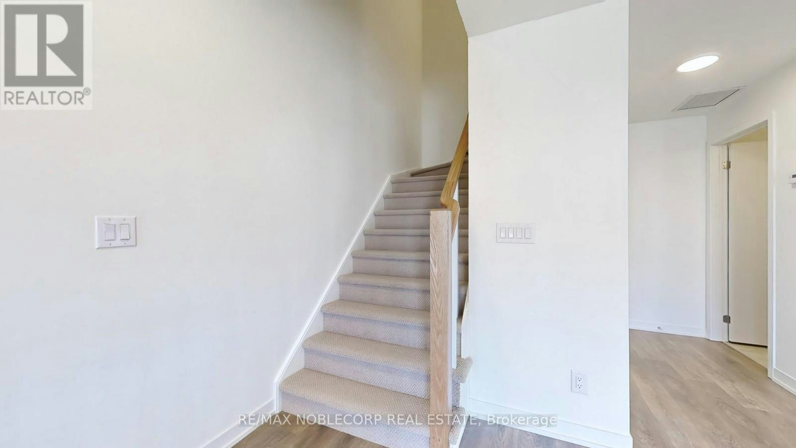 205-145 Canon Jackson Drive, Toronto, ON, M6M 2G1 - 16