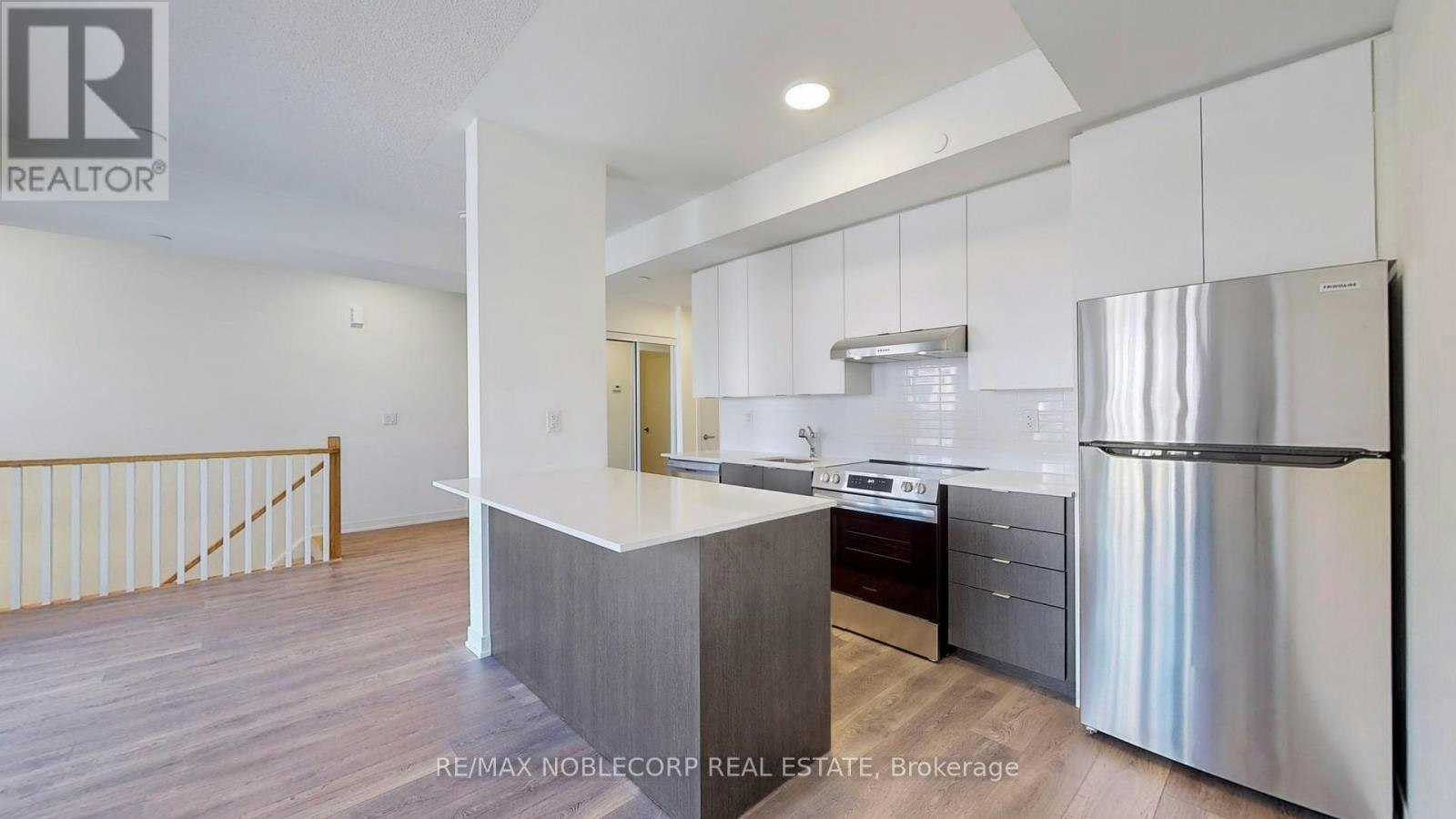 205-145 Canon Jackson Drive, Toronto, ON, M6M 2G1 - 6