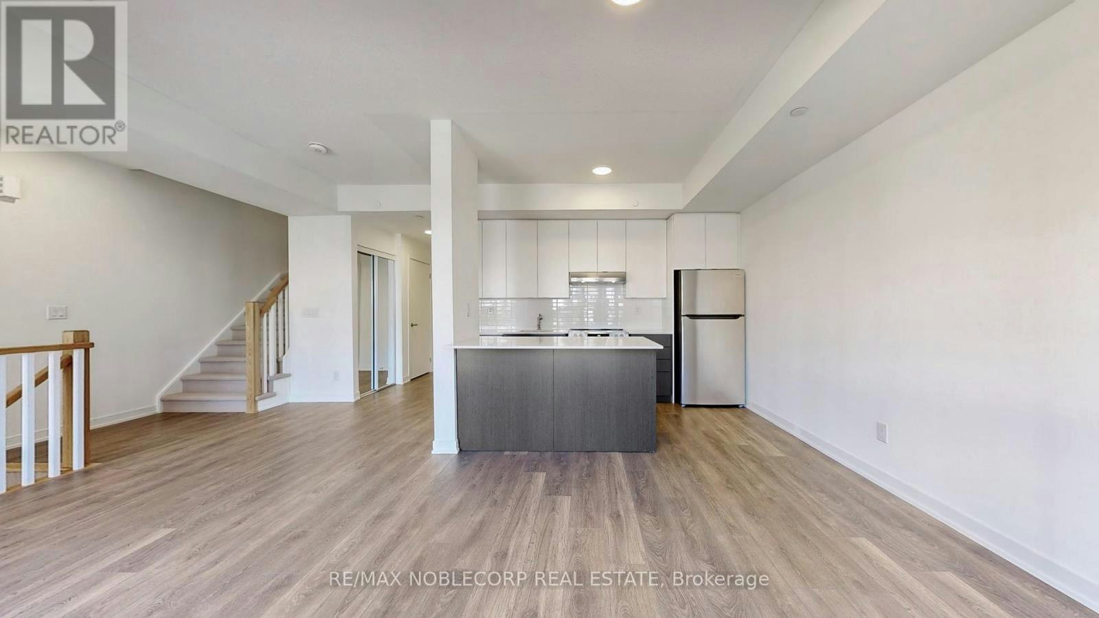 205-145 Canon Jackson Drive, Toronto, ON, M6M 2G1 - 4