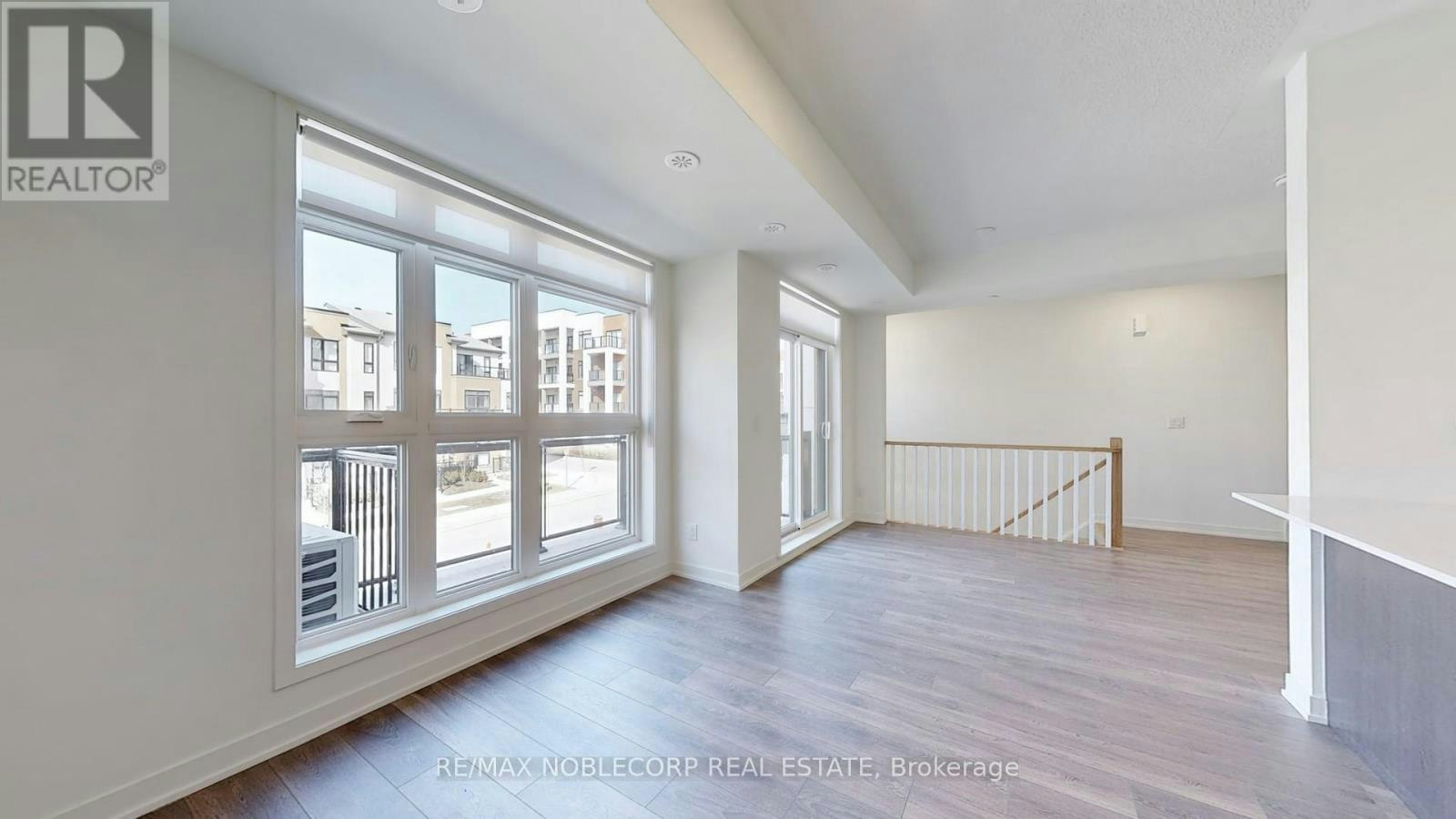 205-145 Canon Jackson Drive, Toronto, ON, M6M 2G1 - 8