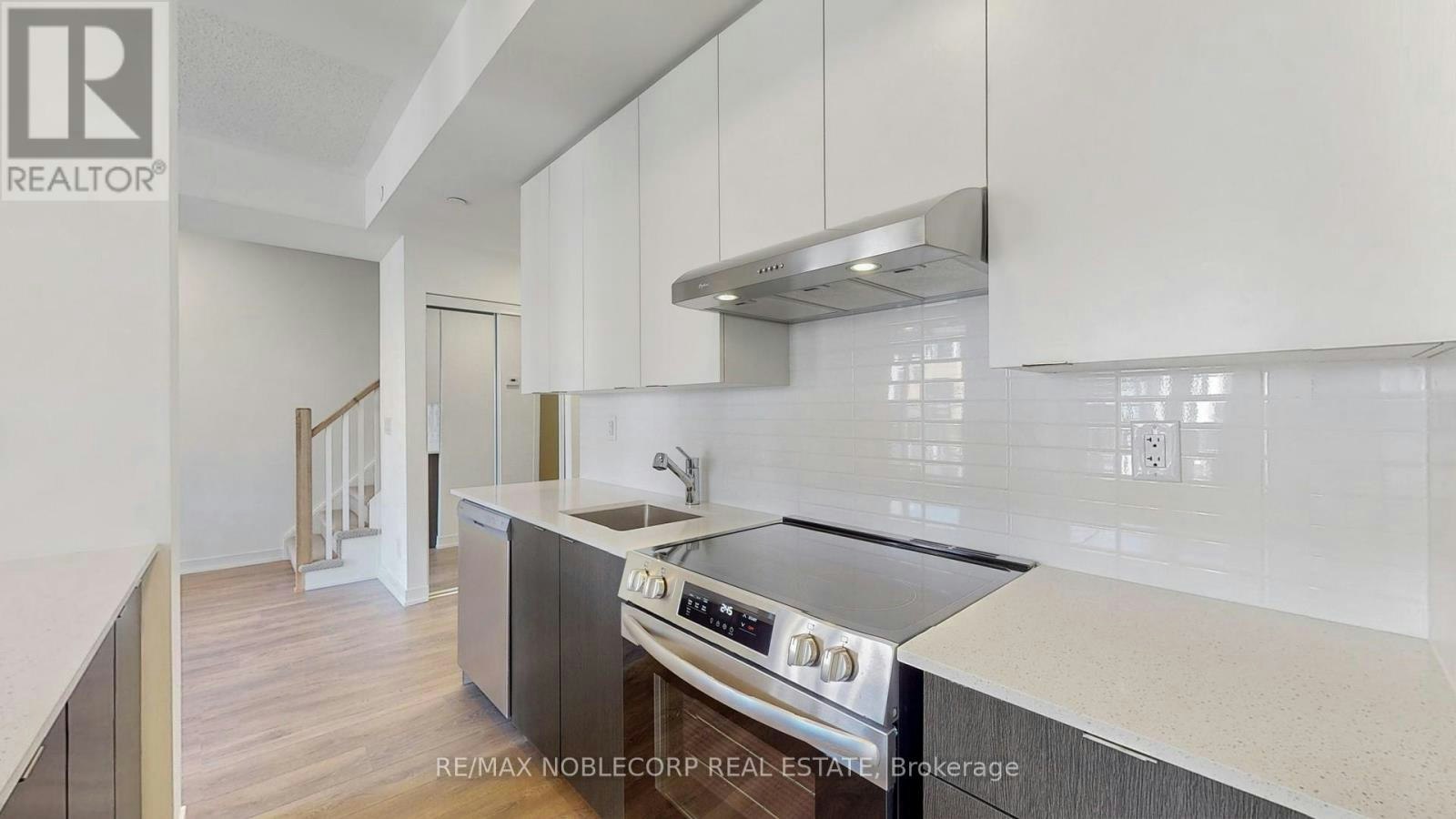 205-145 Canon Jackson Drive, Toronto, ON, M6M 2G1 - 9
