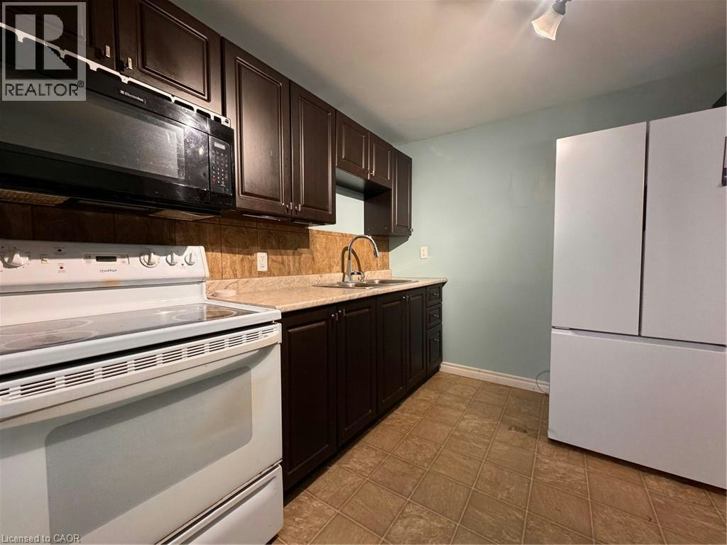 729 Parkview Crescent, Cambridge, ON, N3H 5H1 - 4