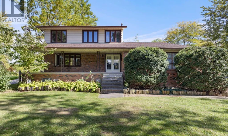 1189 Front Road North