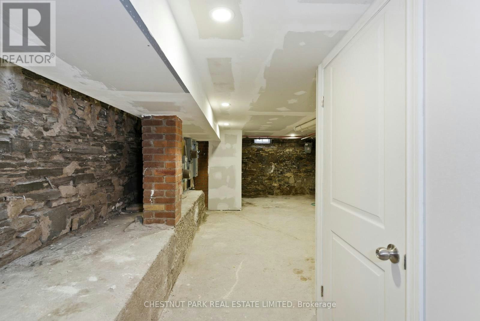 41 Roncesvalles Avenue, Toronto, ON, M6R 2K4 - 25