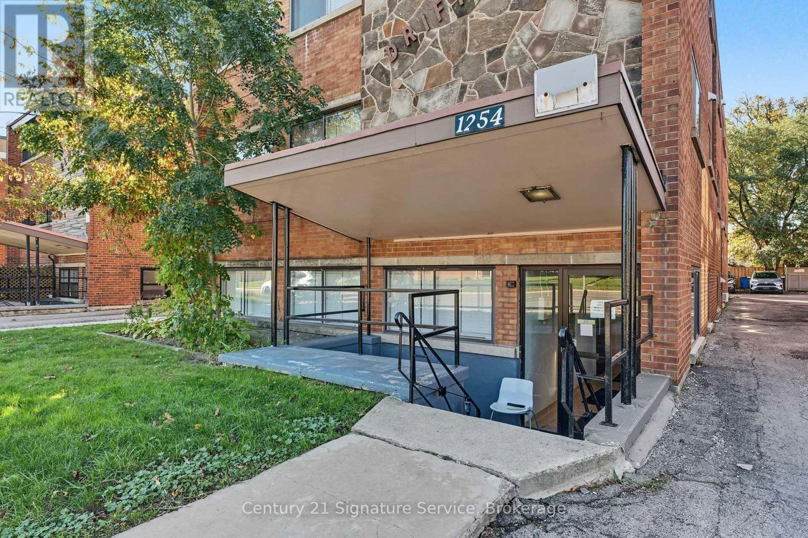 1254 Fennell Avenue E, Hamilton, ON, L8T 1T4 - 3