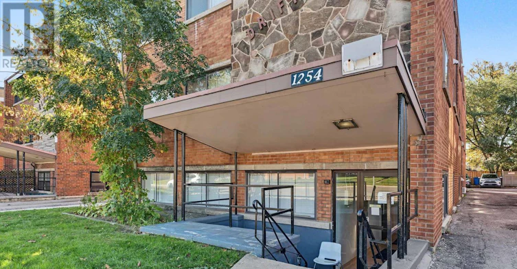 1254 Fennell Avenue E, Hamilton, ON, L8T 1T4 - 3