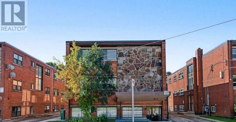 1254 Fennell Avenue E, Hamilton, ON, L8T 1T4 - 2