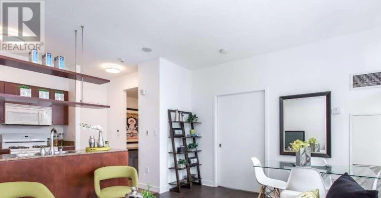 706-9 Spadina Avenue, Toronto, ON, M5V 3V5 - 3