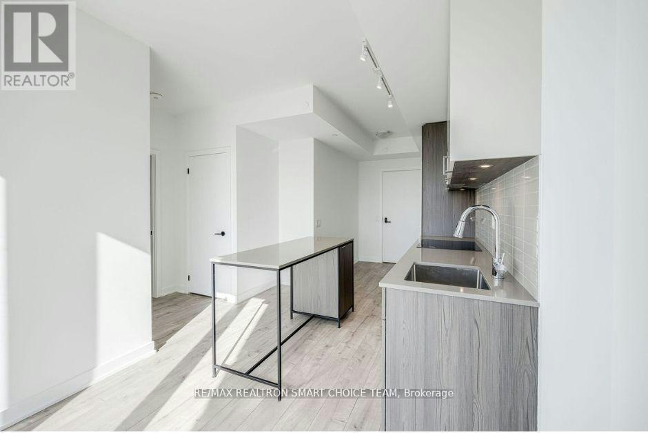 1316-220 Missinnihe Way, Mississauga, ON, L5H 0A9 - 11