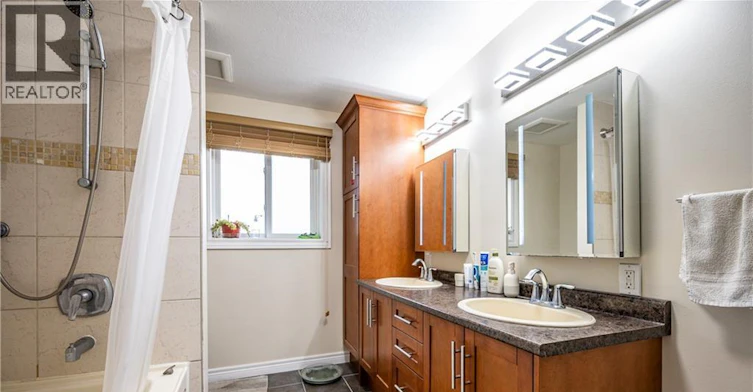 Upper-214 Misty Court, Kitchener, ON, N2B 3V4 - 9