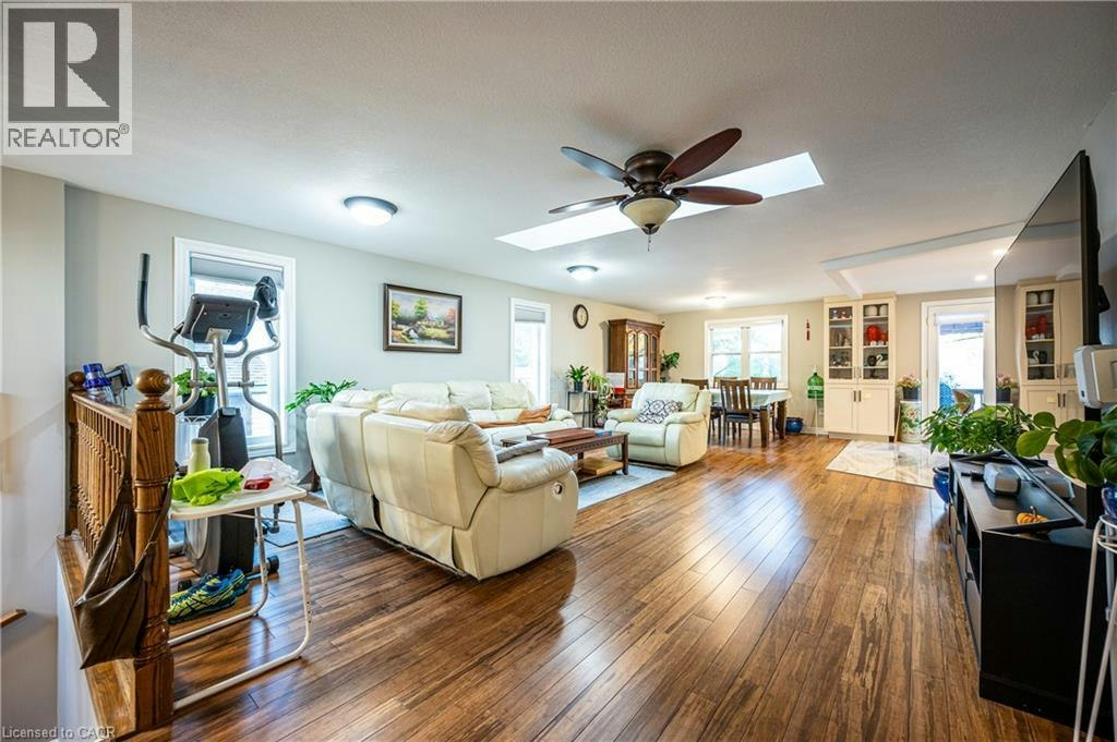 Upper-214 Misty Court, Kitchener, ON, N2B 3V4 - 2