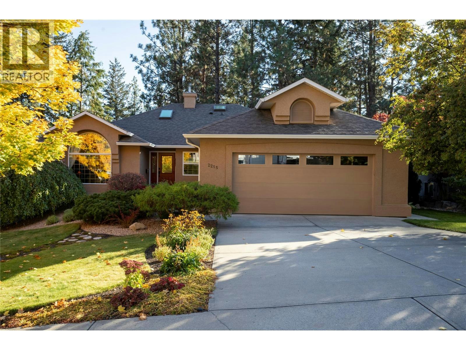 2215 Shannon Woods Place, West Kelowna, BC, V4T 2L9
