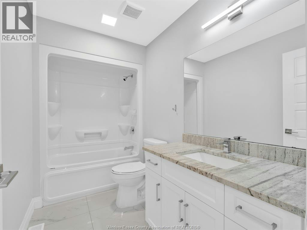MAIN-114 Bear Street, Essex, ON, N8M 0A9 - 11