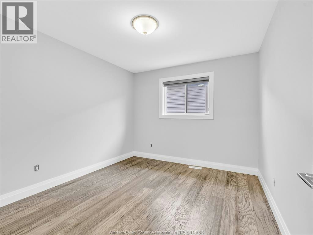 MAIN-114 Bear Street, Essex, ON, N8M 0A9 - 15