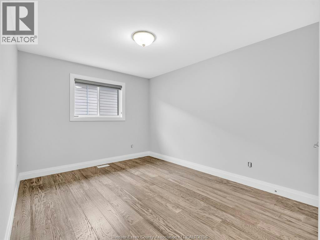 MAIN-114 Bear Street, Essex, ON, N8M 0A9 - 13