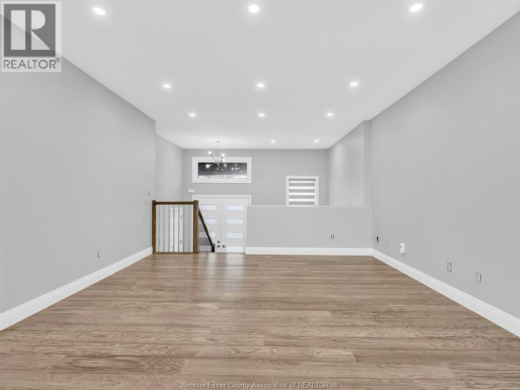 MAIN-114 Bear Street, Essex, ON, N8M 0A9 - 9