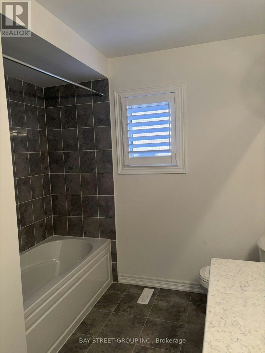 70 Wakefield Boulevard, Essa, ON, L3W 0L9 - 9