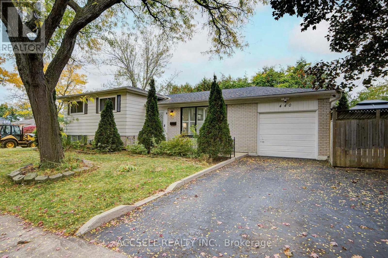 440 Sunset Drive, Oakville, ON, L6L 3N4