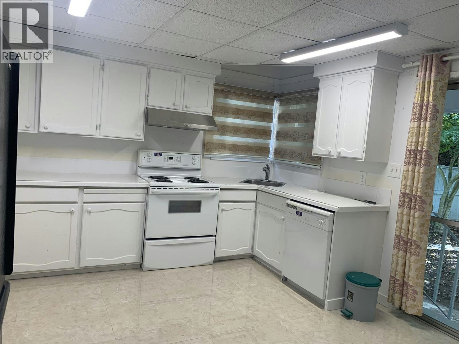 Upper/Downstair-8540 Rosemary Avenue, Richmond, BC, V7A 2K9 - 15