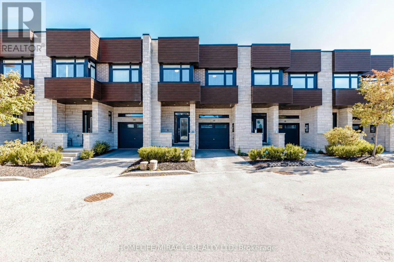 19-35 Midhurst Heights, Hamilton, ON, L8J 0K9 - 2