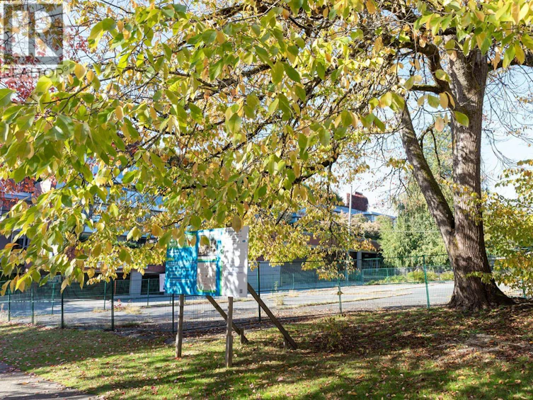 3581 W 30th Avenue, Vancouver, BC, V6S 1W5 - 4