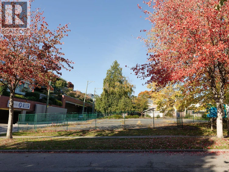 3581 W 30th Avenue, Vancouver, BC, V6S 1W5 - 6