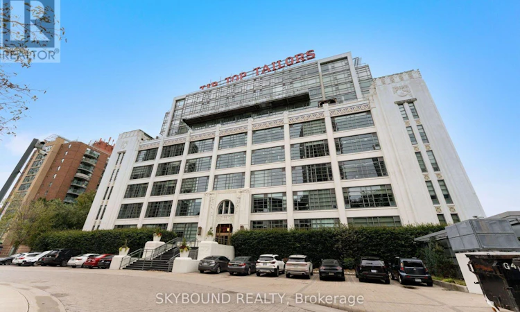 524-637 Lakeshore Boulevard W
