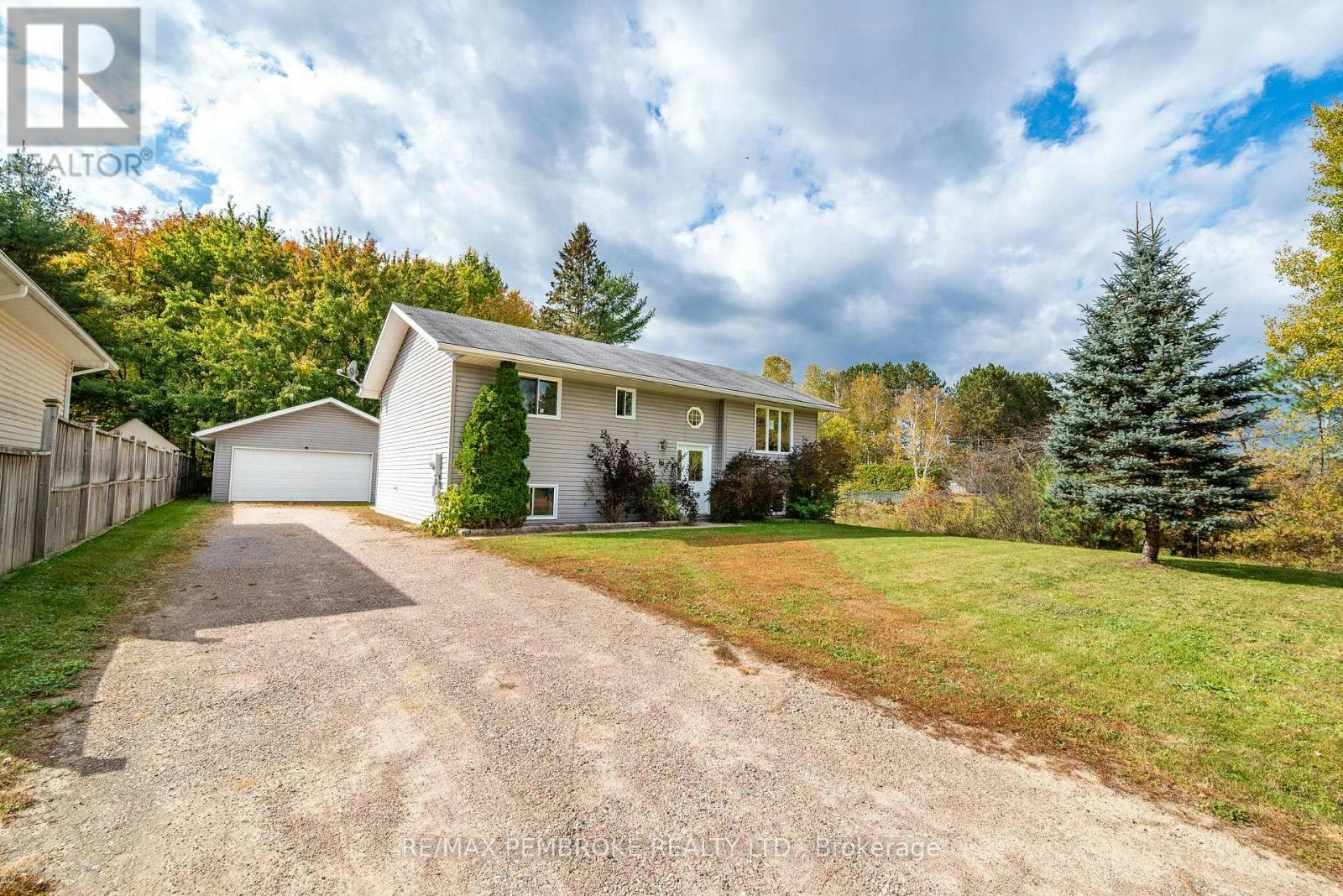 18 Joseph Street, Laurentian Hills, ON, K0J 1J0