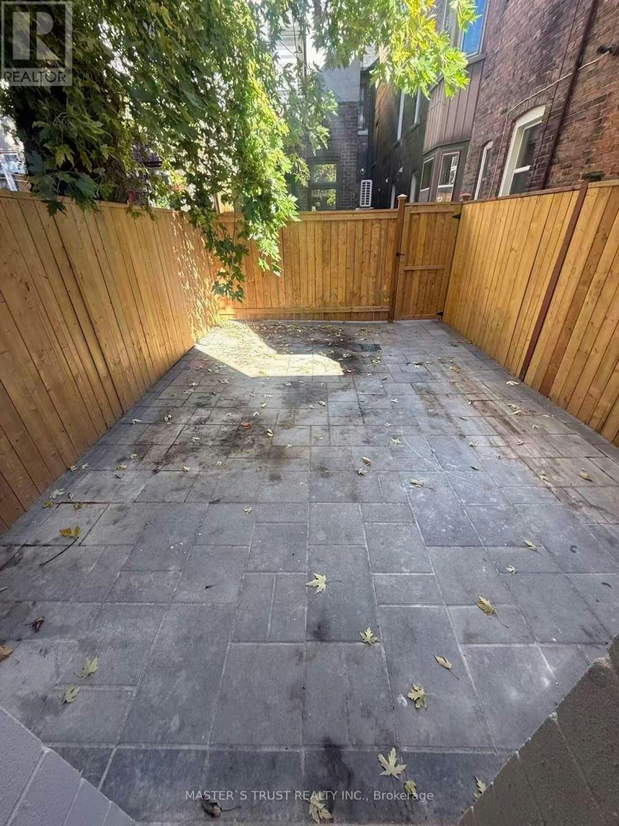 UNIT4-370 Lippincott Street, Toronto, ON, M5S 2P7 - 8