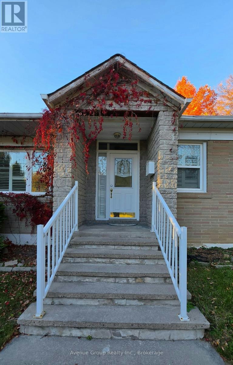 MAIN-82 Caines Avenue, Toronto, ON, M2R 2L3 - 3