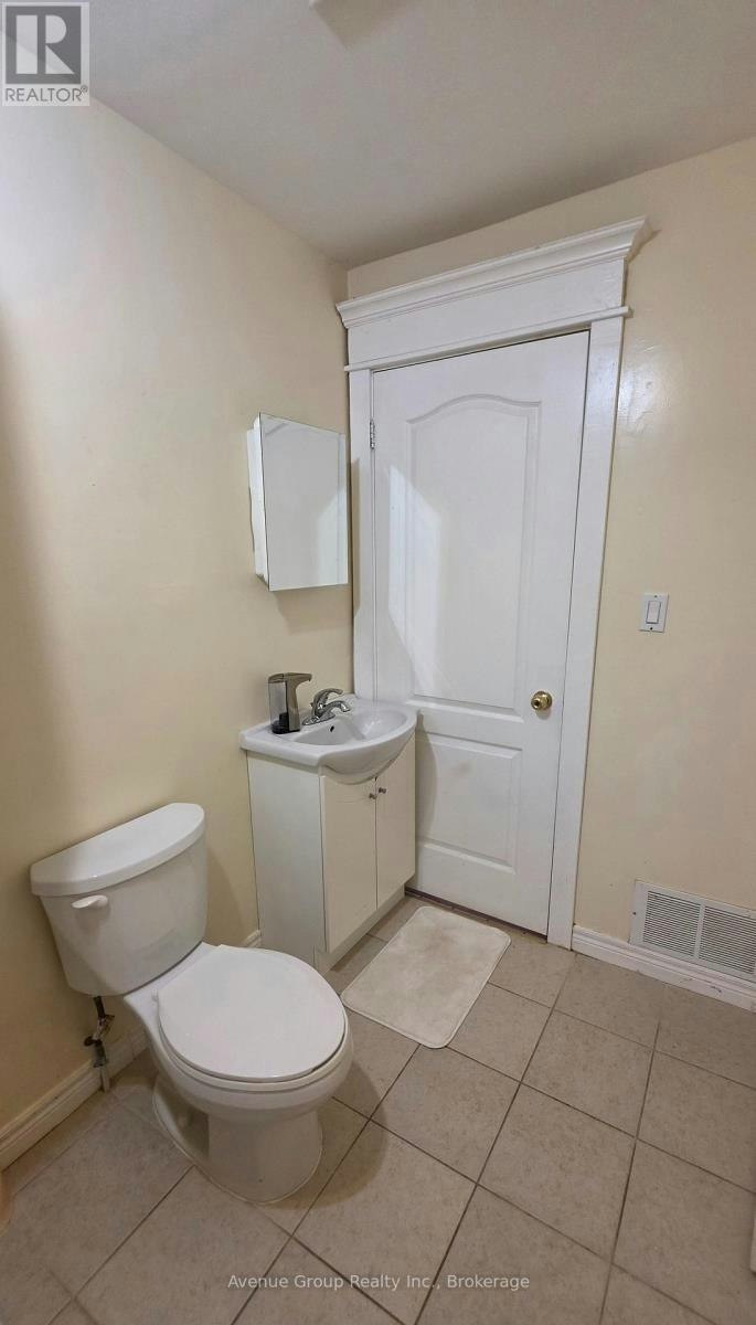 MAIN-82 Caines Avenue, Toronto, ON, M2R 2L3 - 17
