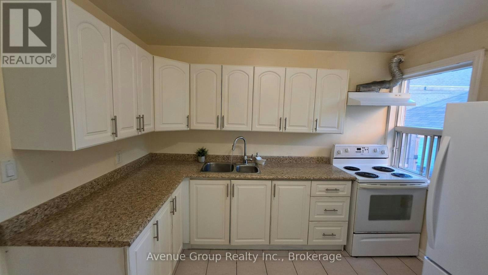 MAIN-82 Caines Avenue, Toronto, ON, M2R 2L3 - 16