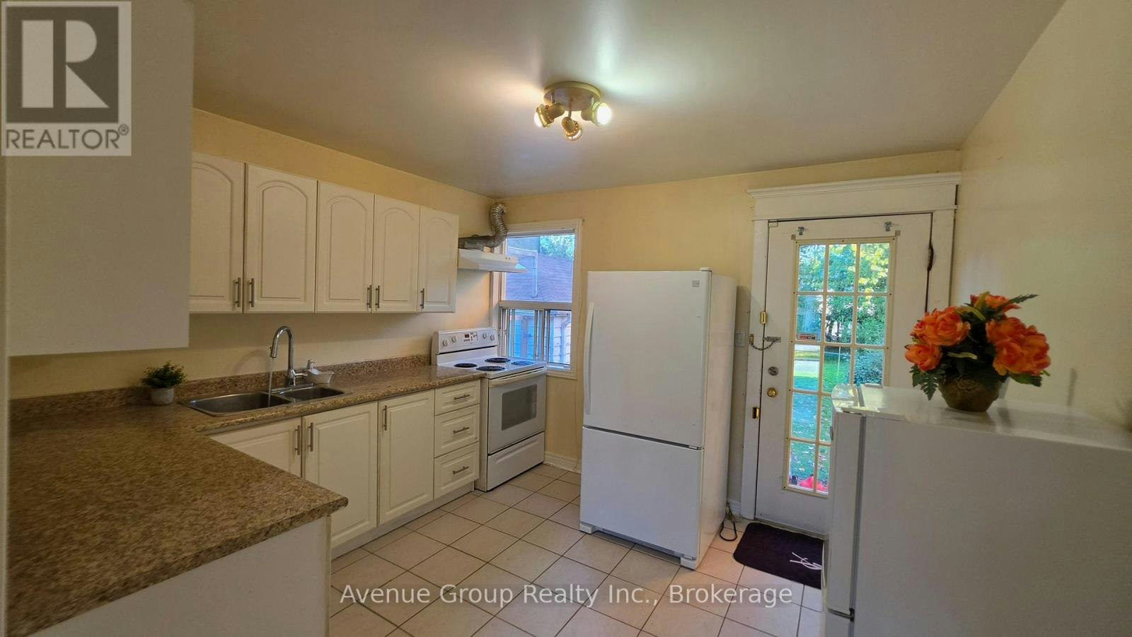 MAIN-82 Caines Avenue, Toronto, ON, M2R 2L3 - 15