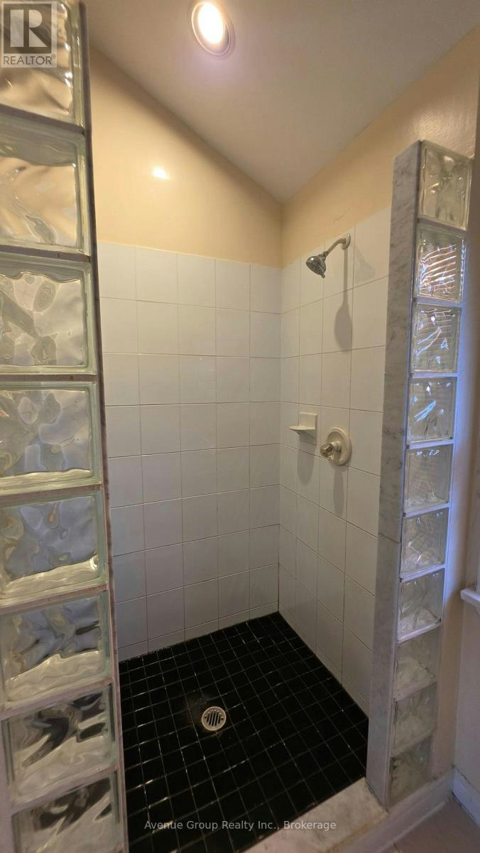 MAIN-82 Caines Avenue, Toronto, ON, M2R 2L3 - 13