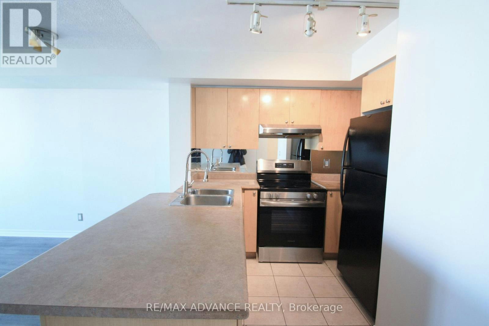 1601-1 Elm Drive W, Mississauga, ON, L5B 4M1