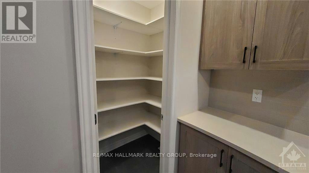 62 Mandevilla Crescent, Ottawa, ON, K1T 3V9 - 10