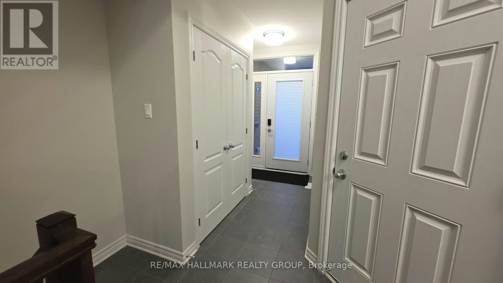 62 Mandevilla Crescent, Ottawa, ON, K1T 3V9 - 3