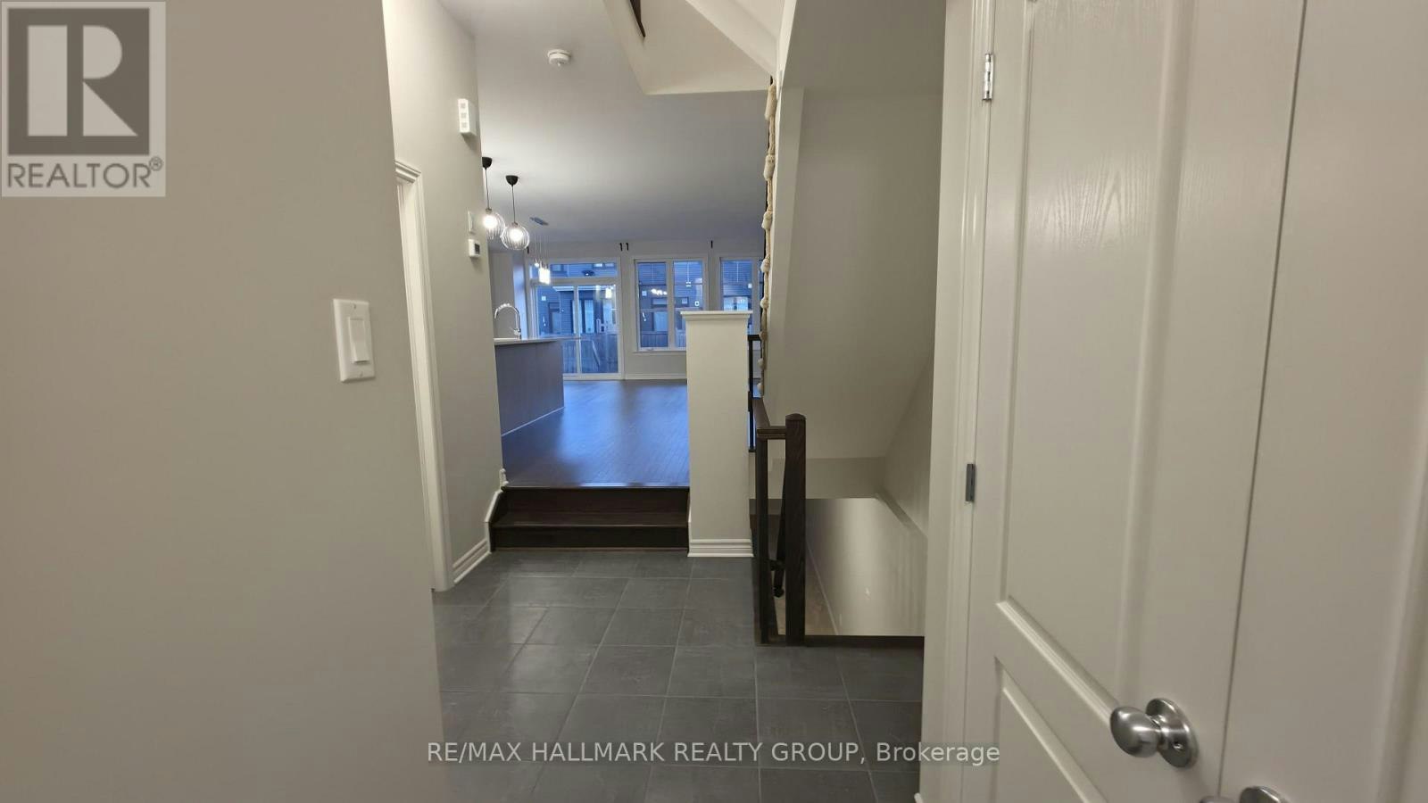 62 Mandevilla Crescent, Ottawa, ON, K1T 3V9 - 4