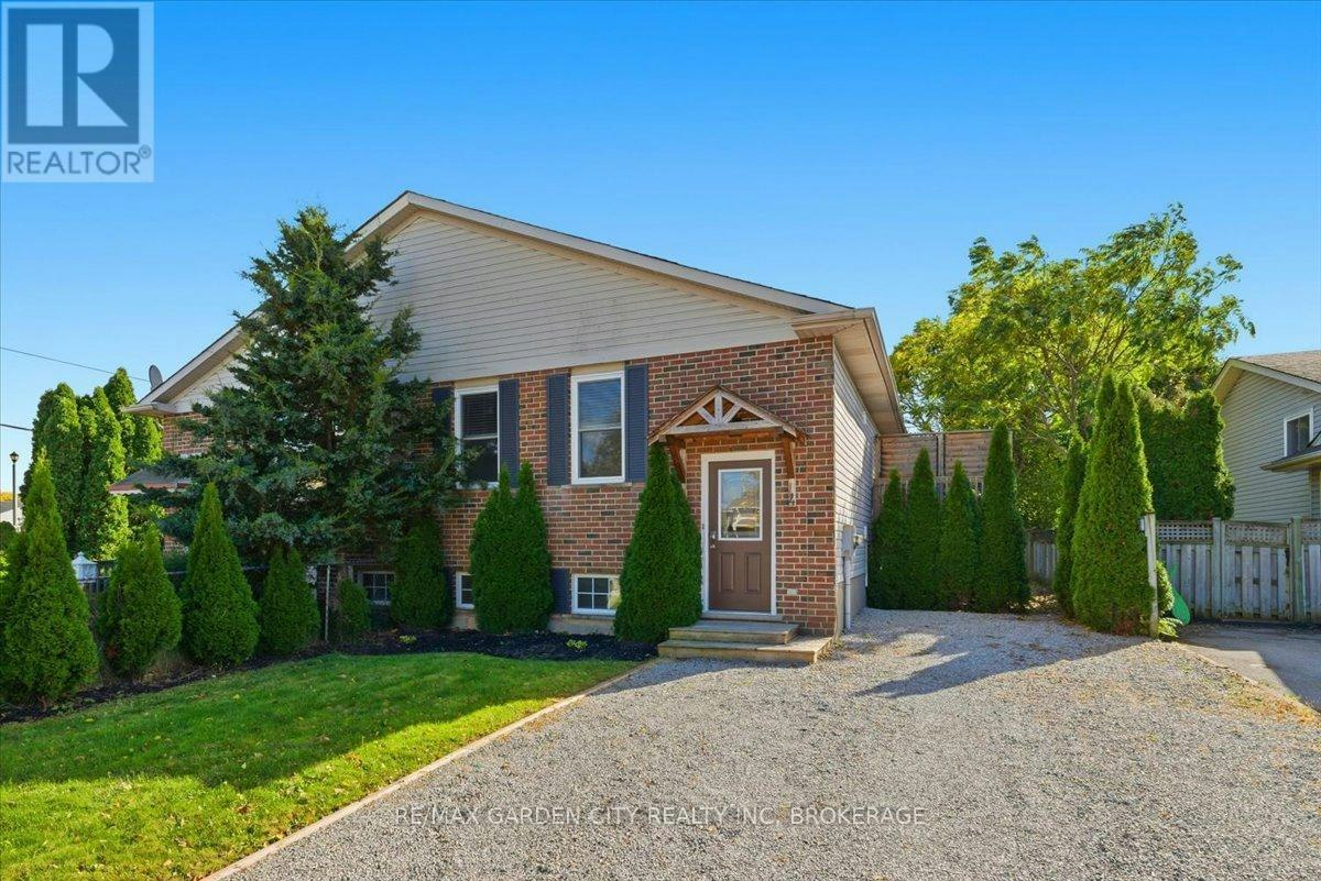 4 Fox Trail Drive, St. Catharines, ON, L2S 3T7